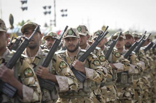 Il ritiro dei pasdaran, la campagna Usa e i raid mirati: cosa può succedere in Medio Oriente