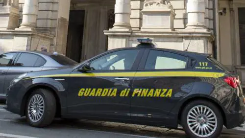 Brindisi, viaggiavano in una cella frigo: grave uno dei 3 clandestini