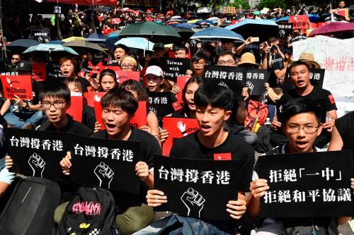 L'asse che fa tremare la Cina: Taiwan si unisce a Hong Kong