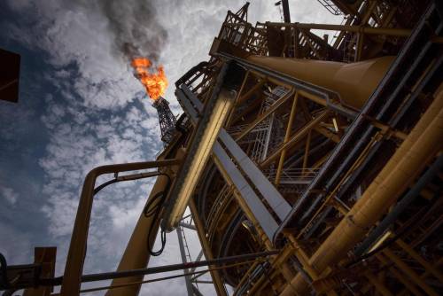 L'Arabia Saudita "punisce" Mosca: prezzi del petrolio in picchiata