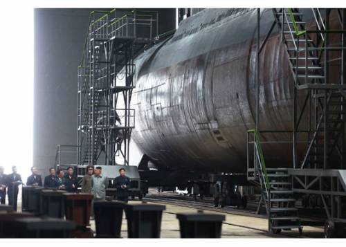 La Corea del Nord svela un nuovo sottomarino balistico