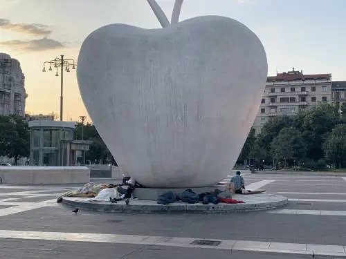 Milano, tutto il degrado della Stazione Centrale
