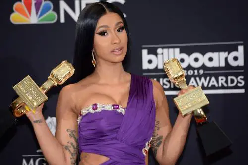 Cardi B twitta "vorrei essere morta", ma i fan fraintendono