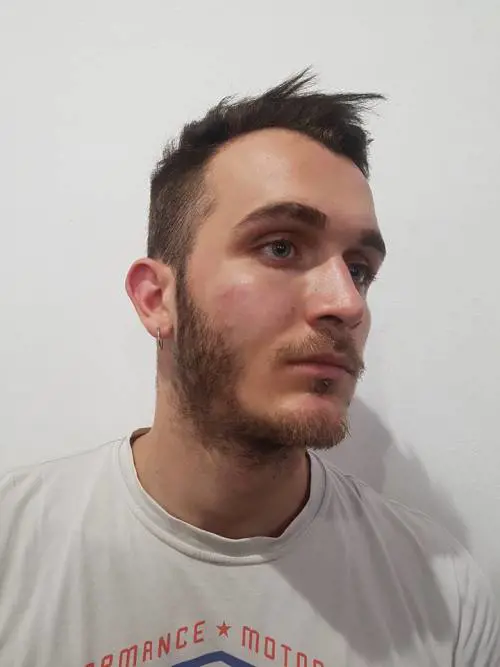 Como, giovane picchiato perché gay: "Sei solo un fr...o"