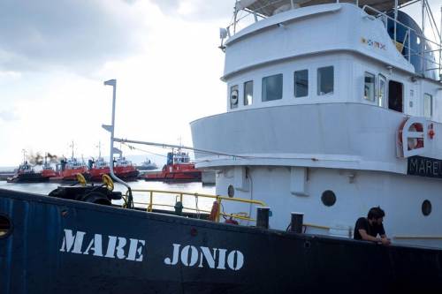Mare Jonio è di nuovo in mare: la Ong pronta a sfidare Salvini