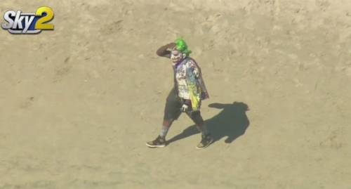 Follia in California: si veste da Joker e semina il panico per strada