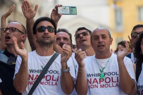 Whirlpool rompe il tavolo e vende Napoli