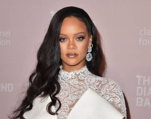 Rihanna manda in tilt il web con una foto: "Questa bambina è il tuo clone"