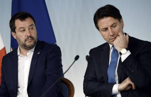 "Insidia per l'Italia", "Balle". Rissa di fuoco Conte-Salvini