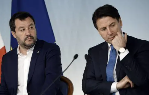 Migranti, Salvini stana Conte: "Hai svenduto i nostri confini"