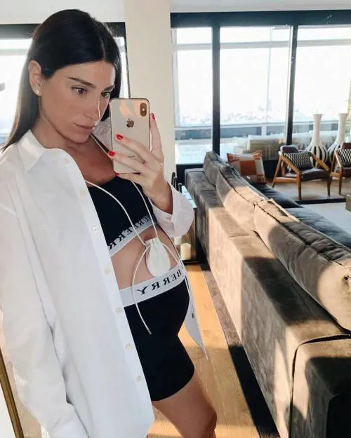 Giorgia Gabriele nuda col pancione: “Mancano pochi giorni”