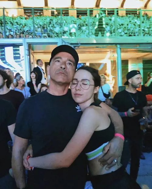 Aurora Ramazzotti dedica il suo nuovo tattoo a papà Eros