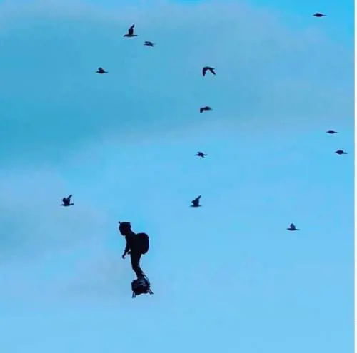 L'uomo volante cade: fallita la traversata della Manica