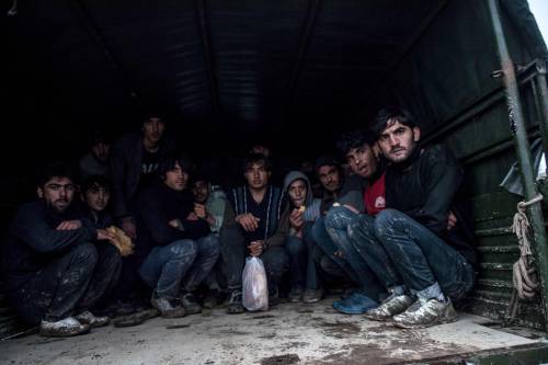 La Turchia deporta i migranti e vuol aprire i confini verso l'Europa