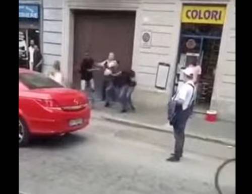 Torino, nigeriano aggredisce poliziotti ma torna subito libero