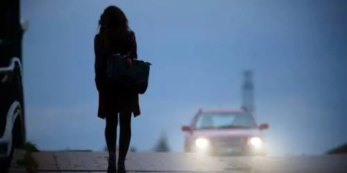 Cesenatico, ragazza vaga di notte seminuda: "Non ricordo niente"