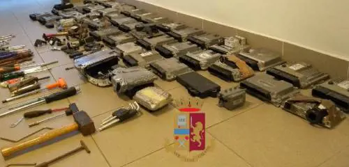 In casa il kit per scassinare e rubare le auto