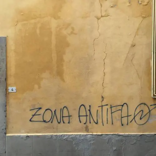 Donald Trump minaccia di classificare Antifa come gruppo terroristico