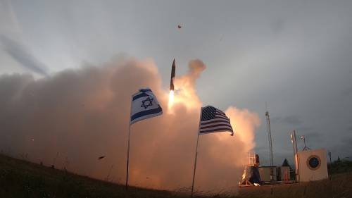 Adesso Israele risponde all'Iran: testato nuovo missile Arrow-3