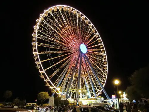 Suicidio choc a Rimini: sale su ruota panoramica e poi si lancia nel vuoto