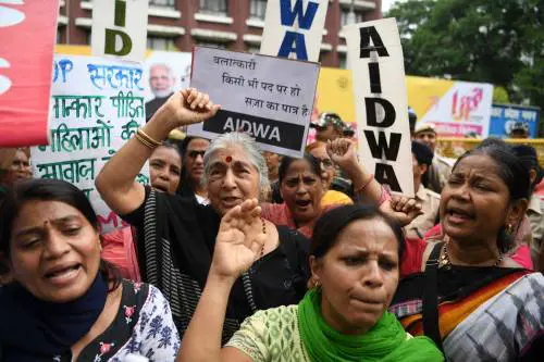 La violenza contro le donne scatena la protesta in India