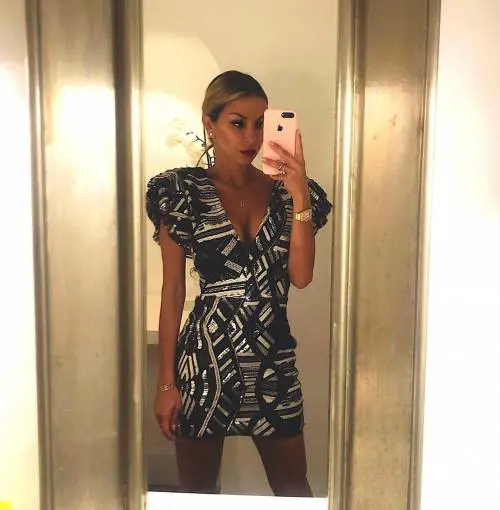 Sabrina Ghio: "Mi hanno cacciato dal ristorante". Ma il proprietario nega