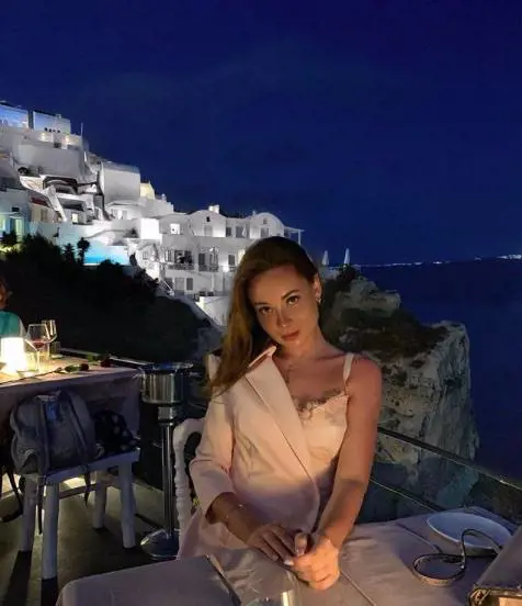 Influencer russa trovata morta: il corpo in una valigia