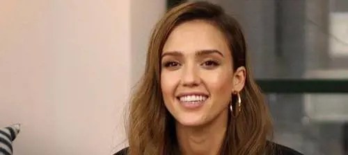 Hackerato l'account Twitter di Jessica Alba