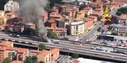 Tir in fiamme sulla A14, l'urlo: "Questo è un incubo"