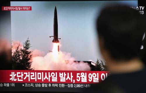 La Corea del Nord ha testato un lanciatore di razzi multipli super-pesanti