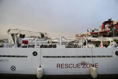 Gregoretti, il procuratore: "Un bagno per 116 migranti, ci sono malati di scabbia e tbc"