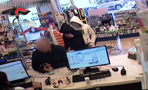 Monza, sgominata banda dei rapinatori di sale da gioco e farmacie