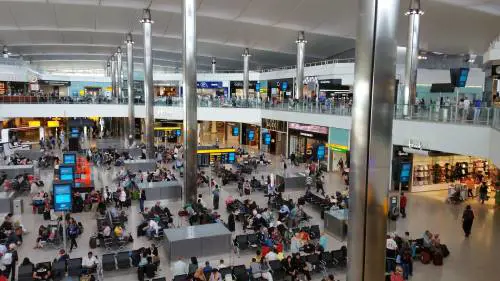 Passeggero con Parkinson sta male, l'aeroporto non lo aiuta