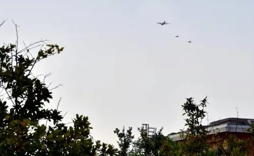 Aerei militari nei cieli di Milano