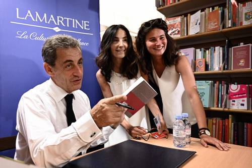 La rivincita di Sarkozy arriva in libreria. E il centrodestra torna a sperare in lui