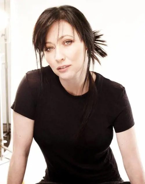Shannen Doherty torna sul set e ricorda Luke Perry