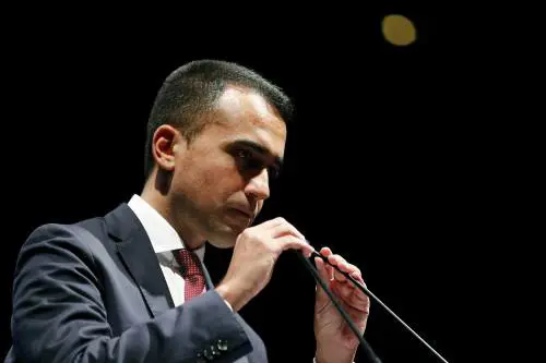 Di Maio attacca Salvini: "I veri amici sono leali. Da adesso chiamiamoci con nome e cognome"
