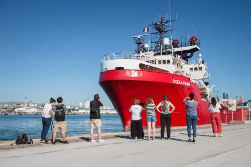 Ocean Viking ne salva 85. Il governo scrive a Oslo: "Offrite un porto sicuro"