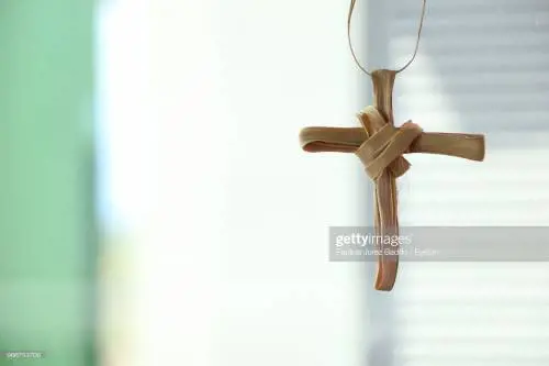 Cuneo, crocifisso rimosso e riappeso due volte