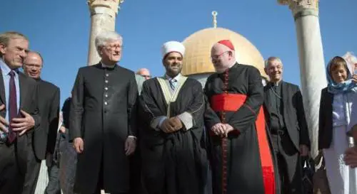 Il presidente del Consiglio EKD Heinrich Bedford-Strohm, lo sceicco Omar Awadallah Kiswani e il presidente della Conferenza episcopale tedesca il cardinale Reinhard Marx sul Monte del Tempio