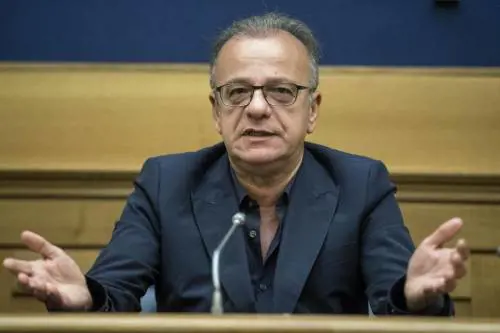 "Al centrodestra un papa straniero. Ecco il nome per il Colle..."