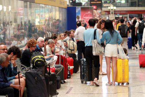 Grande affluenza alla stazione centrale di Milano per il primo week-end di agosto 