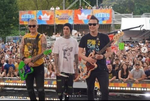 I Blink 182 costretti a rimanere in hotel dopo la strage di El Paso