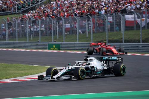 Formula Uno, Hamilton beffa Verstappen. Terzo posto per Vettel