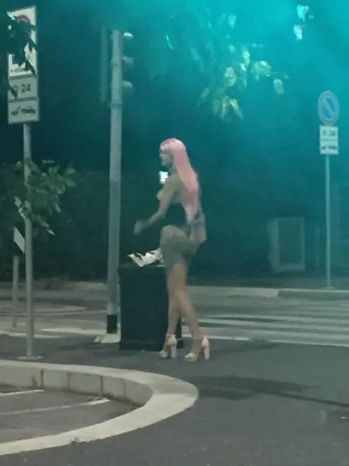 Figino a luci rosse L'appello dei residenti "Applicate il Daspo"