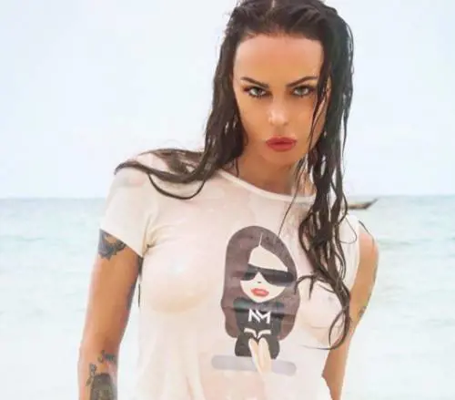 Che fine ha fatto Nina Moric? Fan preoccupati per l'assenza dai social