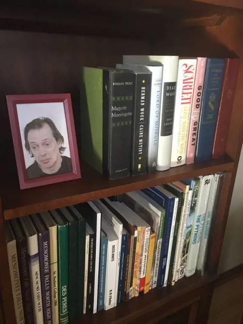 Ragazzo cambia le foto di famiglia con quelle di Steve Buscemi e nessuno se ne accorge