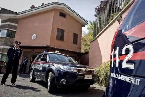 Fermato in auto con una bimba: il gesto choc del pedofilo