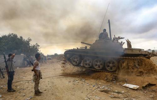 Ancora sospetti sulla Francia: "Aiuta Haftar a bombardare"