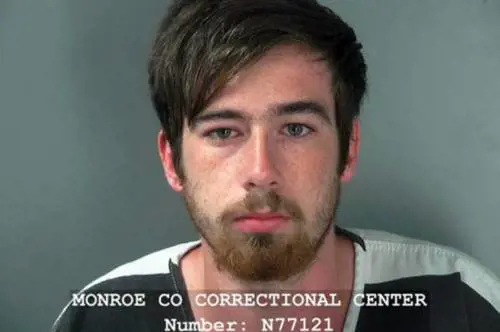 "Mi ha schizzato di latte". Uccide figlio neonato della fidanzata.